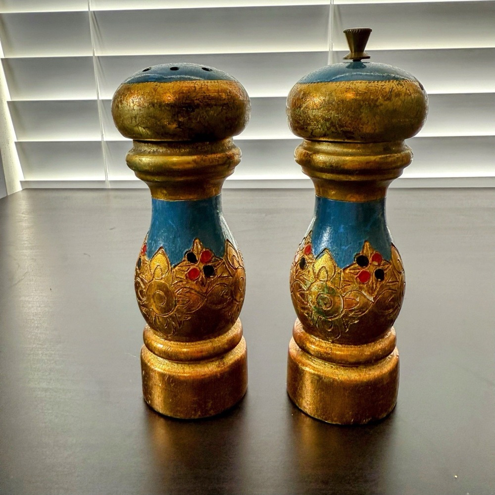Vintage 2 Resin/Plastic ITALY‎ Salt & Pepper Shakers Ornate Detail Blue Gold
